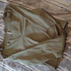 AYLA Brand Cropped V Neck Long Sleeve M